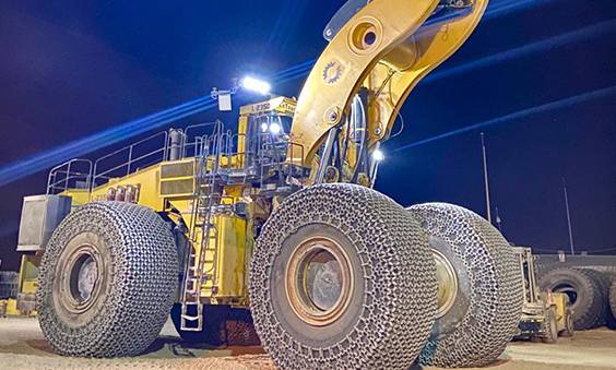 Cargador minero durante trabajos de Tormetal